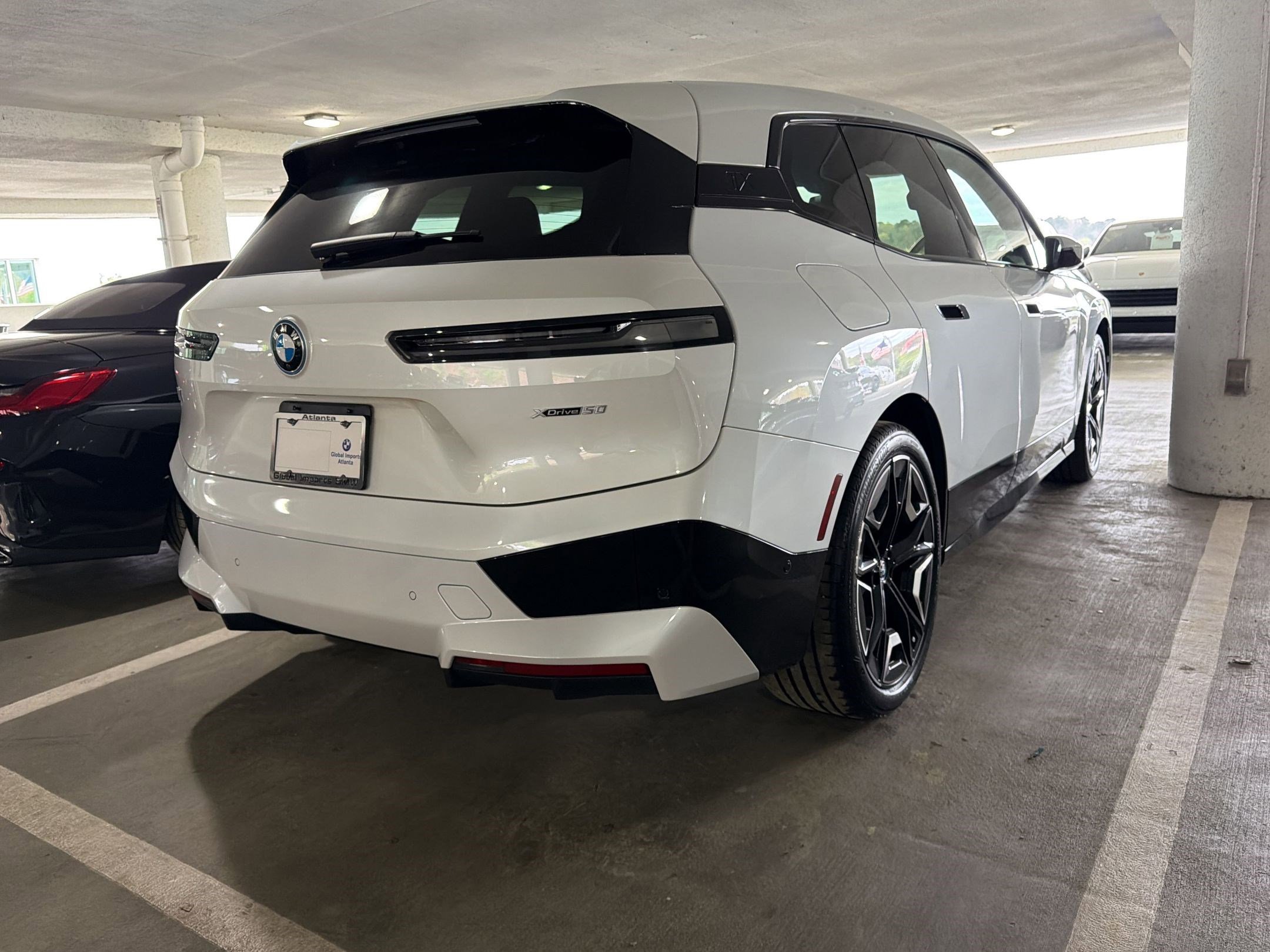 Used 2022 BMW iX xDrive50 w/ Premium Package image 5