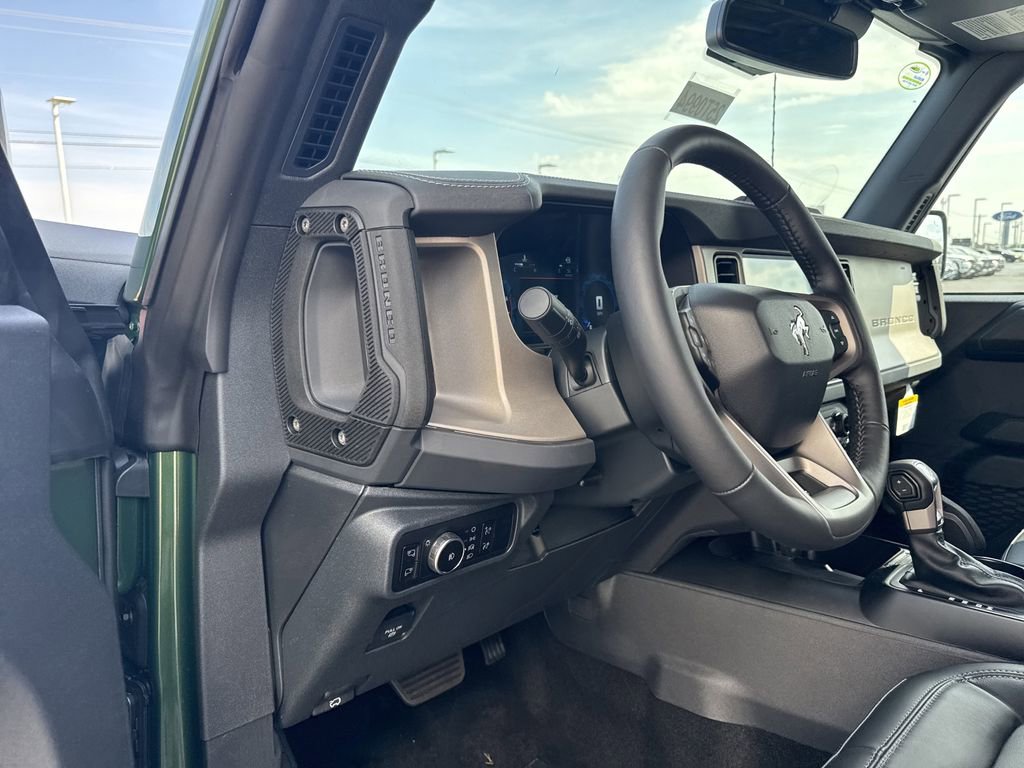 New 2025 Ford Bronco Outer Banks w/ Sasquatch Package AWD/4WD image 24