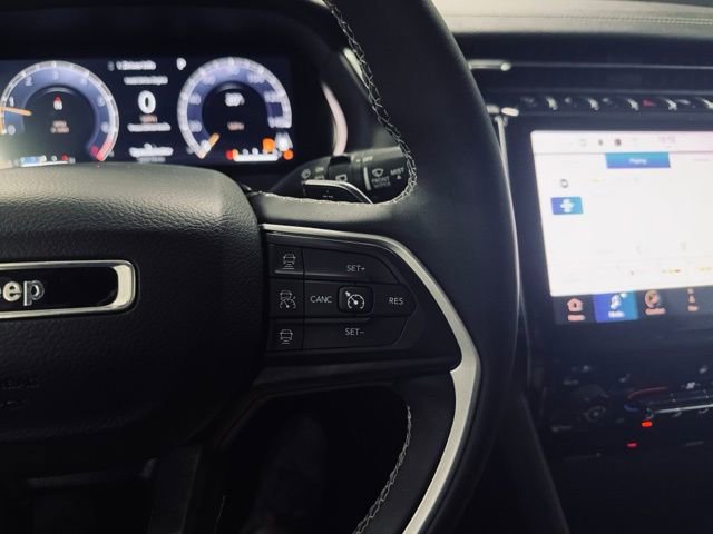 Used 2023 Jeep Grand Cherokee Limited w/ Black Appearance Package image 25