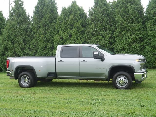 Used 2025 Chevrolet Silverado 3500 LT AWD/4WD image 8