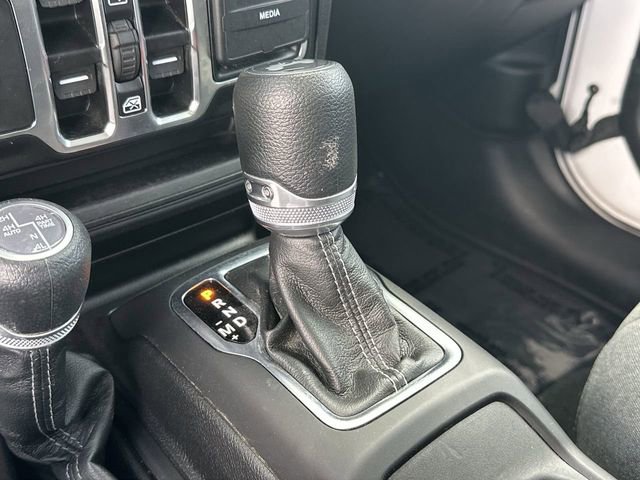 Used 2025 Jeep Wrangler Unlimited Sahara image 15