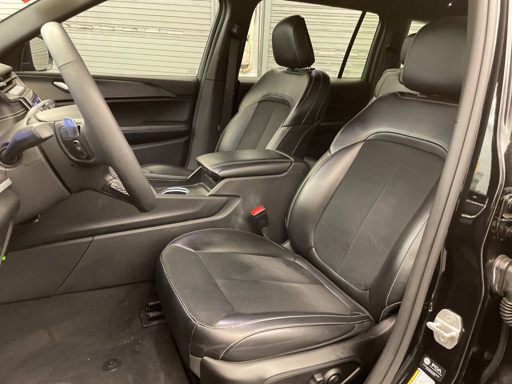 Certified 2024 Jeep Grand Cherokee L Laredo AWD/4WD image 19