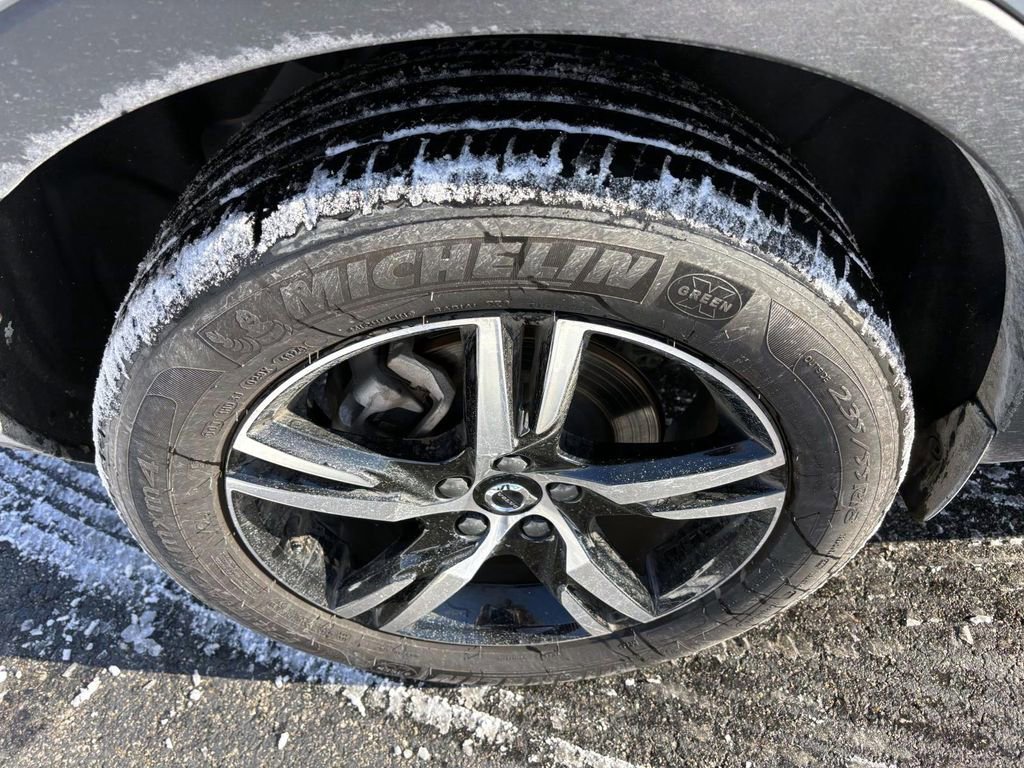 Used 2025 Volvo XC40 B5 Core image 7