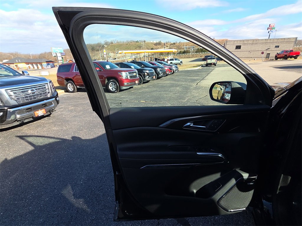 New 2026 Chevrolet Traverse High Country image 12