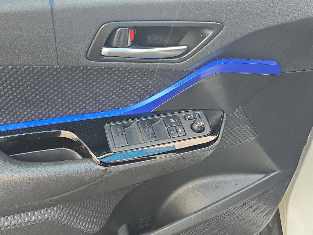 Used 2020 Toyota C-HR XLE image 11