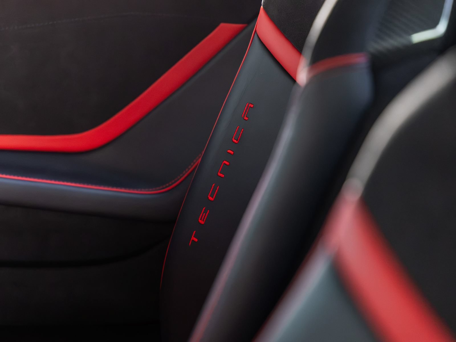 Used 2024 Lamborghini Huracan Tecnica RWD image 30