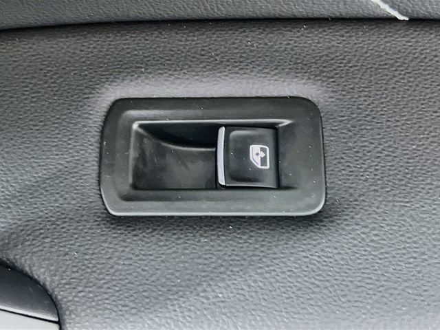 Used 2023 Volkswagen Tiguan SE FWD image 32