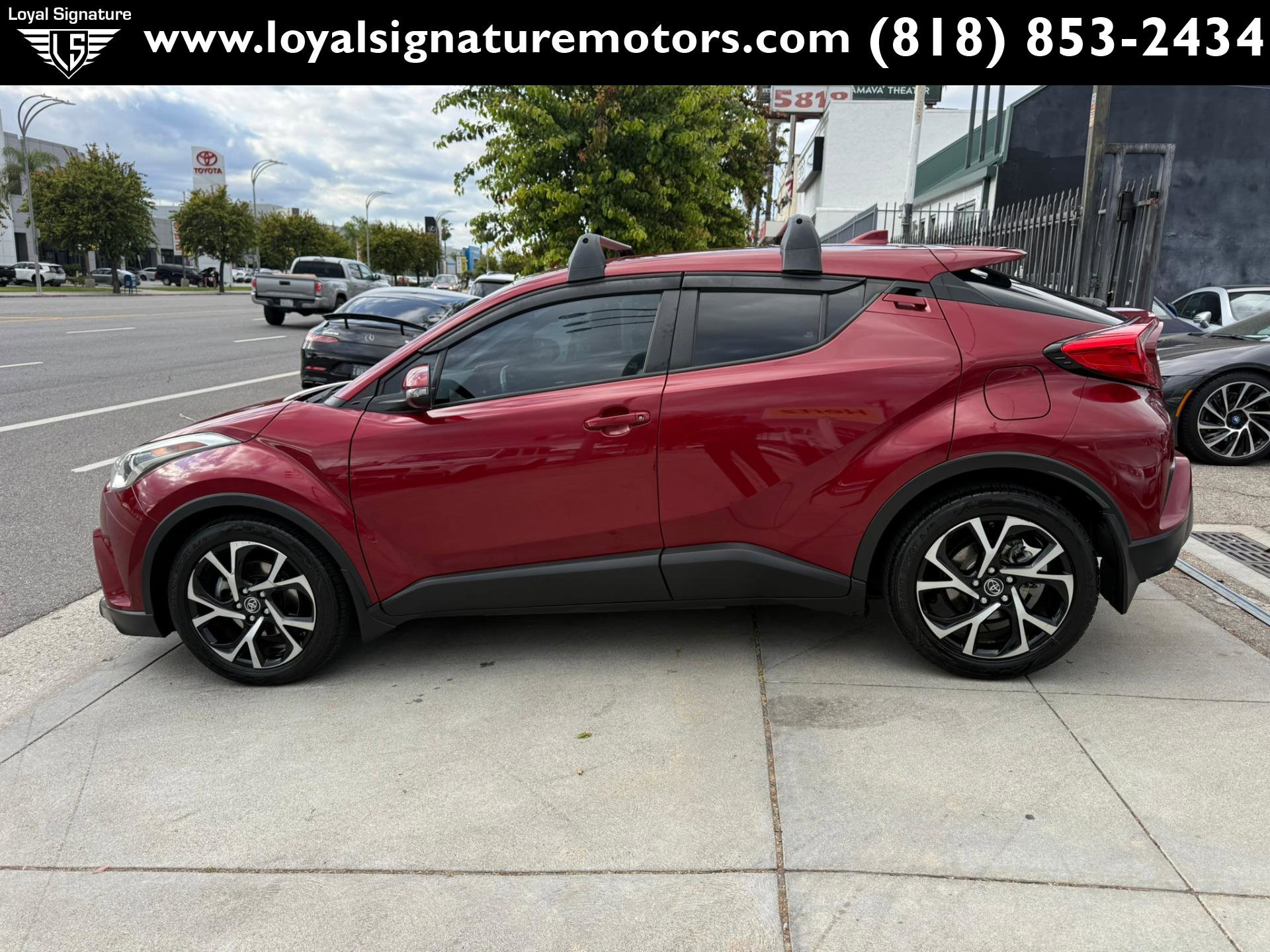 Used 2019 Toyota C-HR XLE FWD image 4