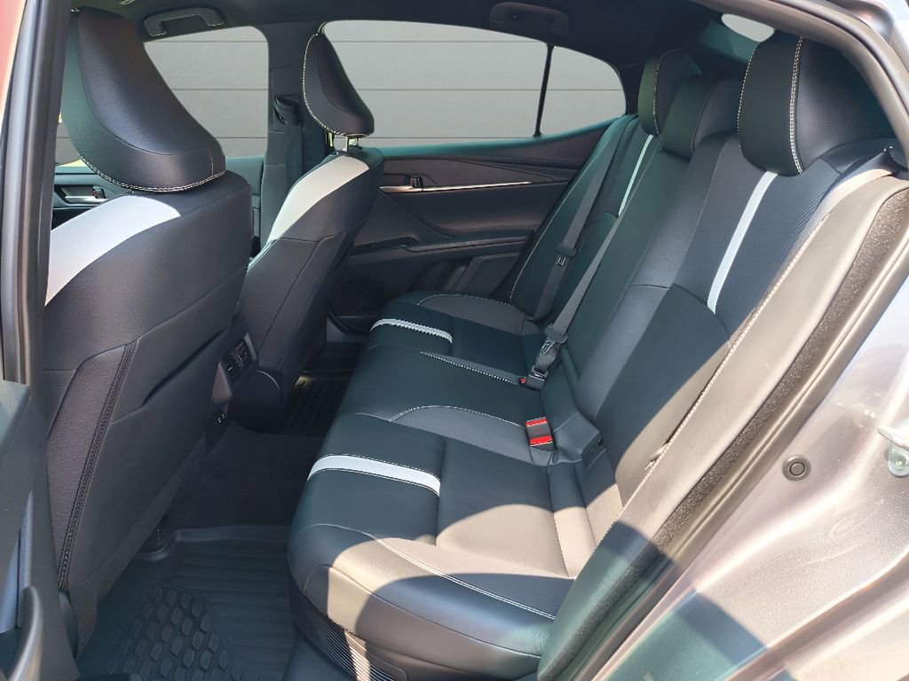 Used 2025 Toyota Camry SE image 28