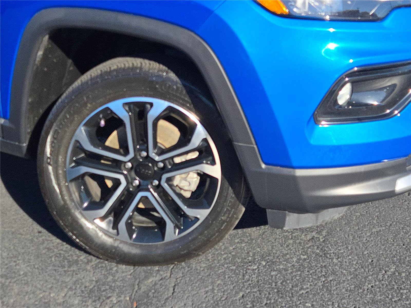 Certified 2022 Jeep Compass Limited image 3