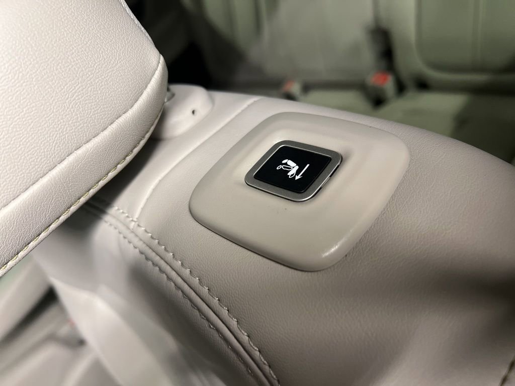 Used 2022 Jeep Wagoneer Series II w/ Flexible Seating Group image 34