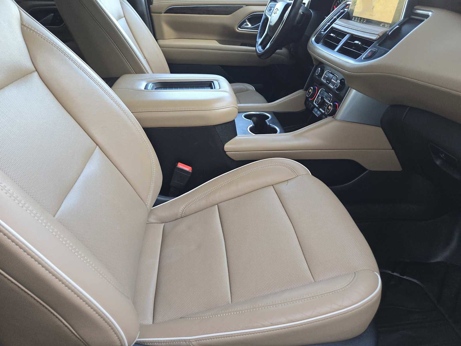 Used 2021 Chevrolet Suburban Premier image 15