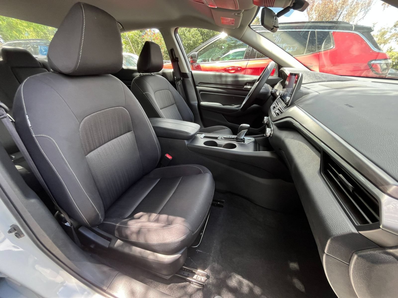 Used 2025 Nissan Altima 2.5 SV FWD image 36