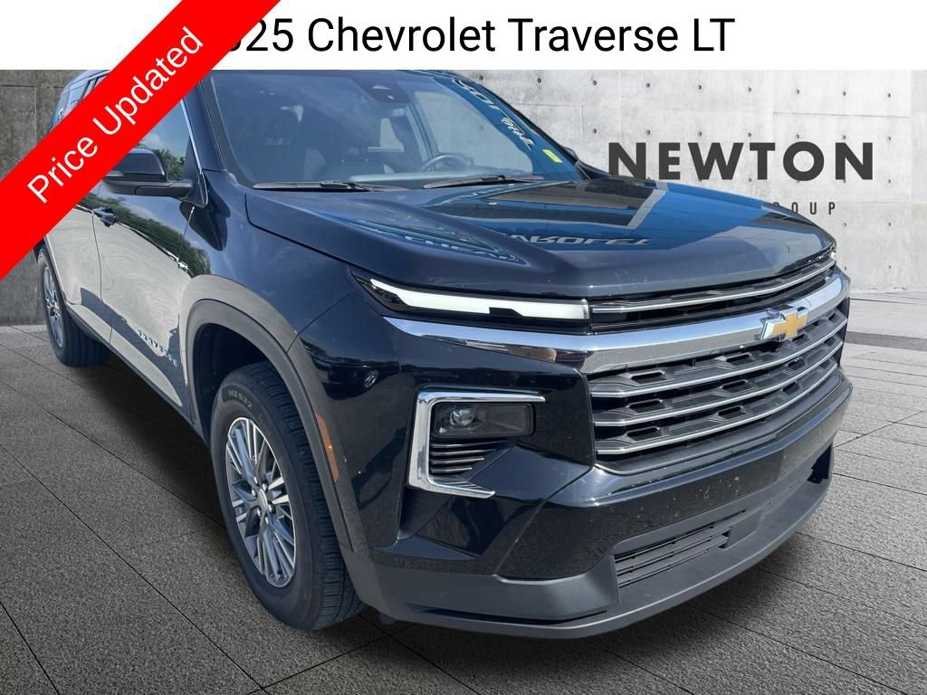 Used 2025 Chevrolet Traverse LT