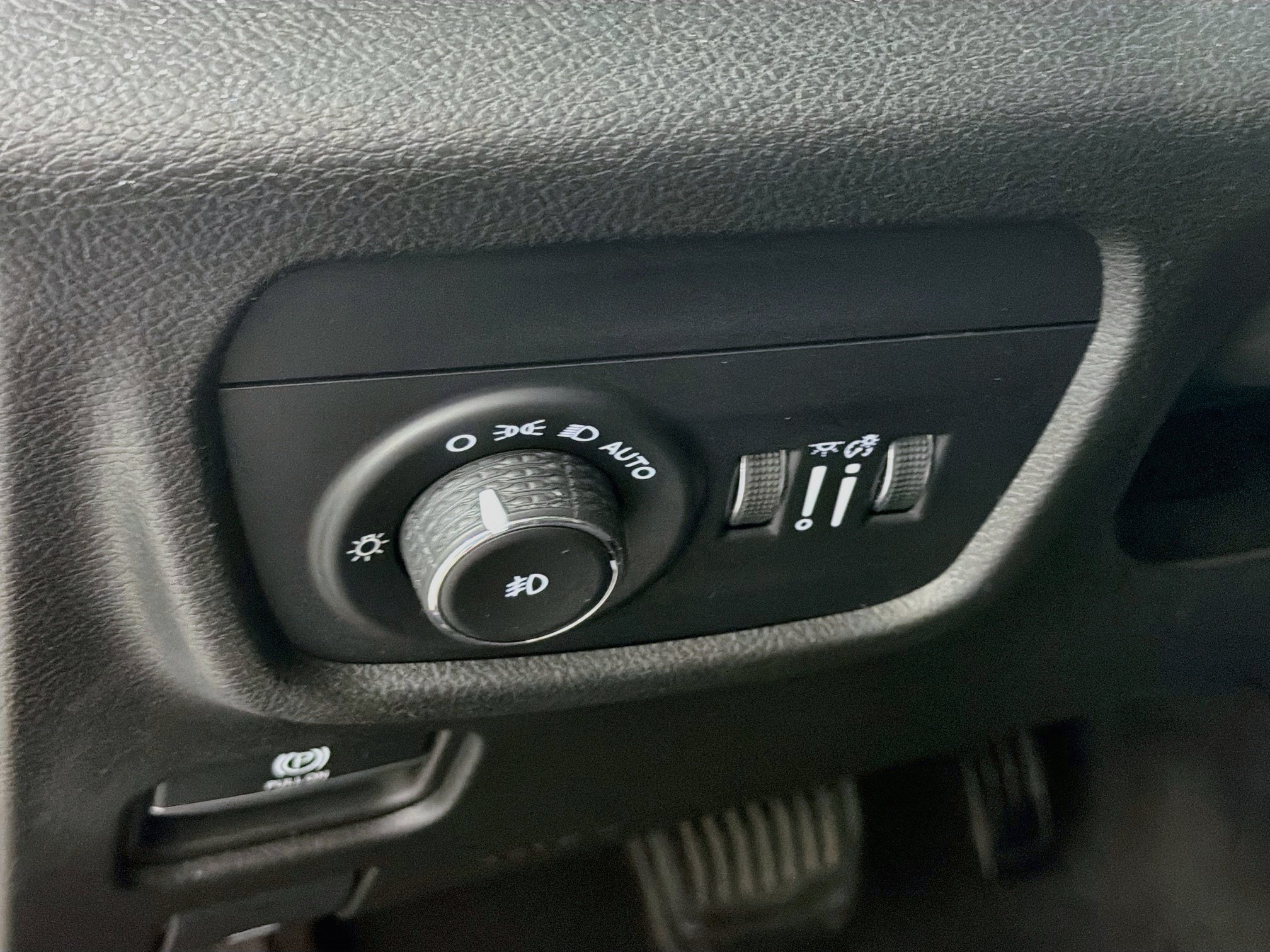 Used 2023 Jeep Grand Cherokee L Limited w/ Luxury Tech Group II AWD/4WD image 17