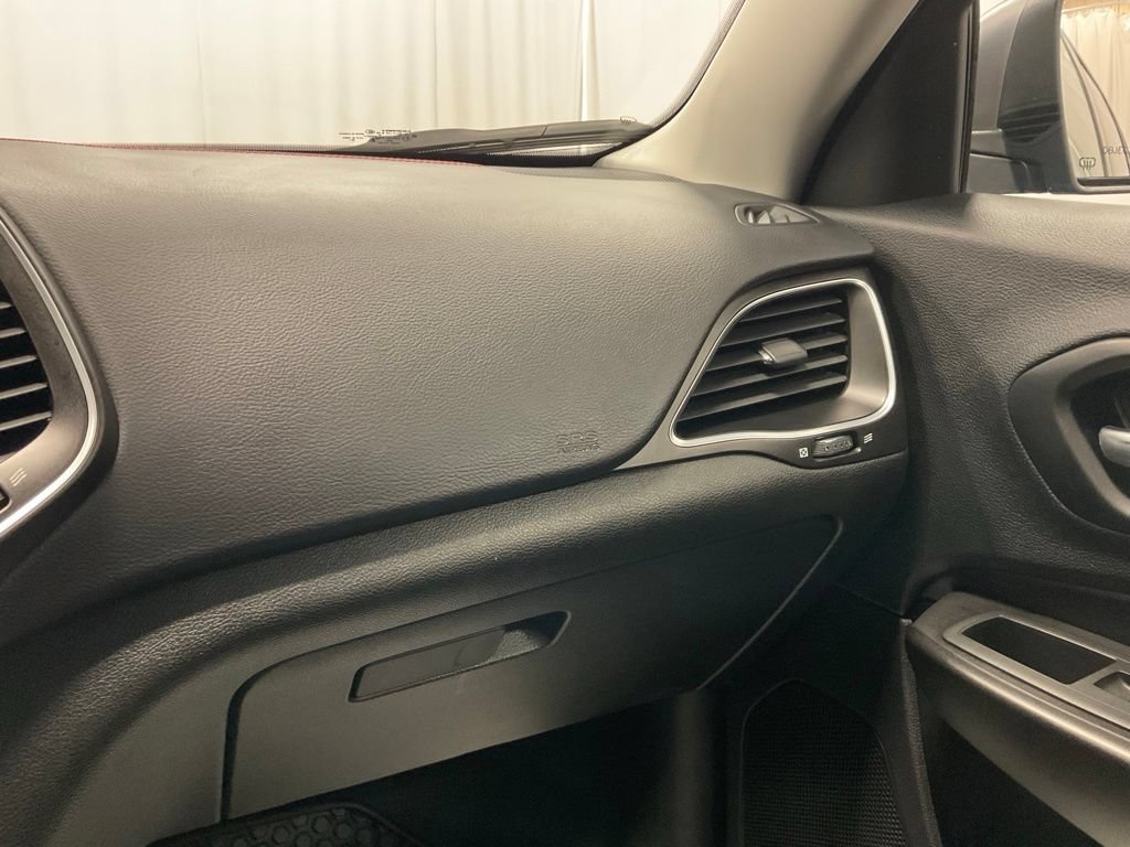 Used 2021 Jeep Cherokee Trailhawk AWD/4WD image 29
