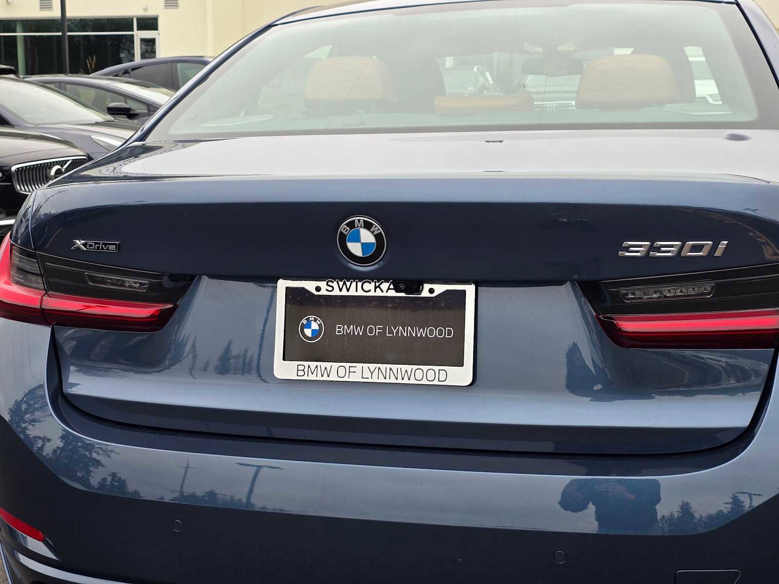 Used 2025 BMW 330i xDrive Sedan w/ Premium Package image 15