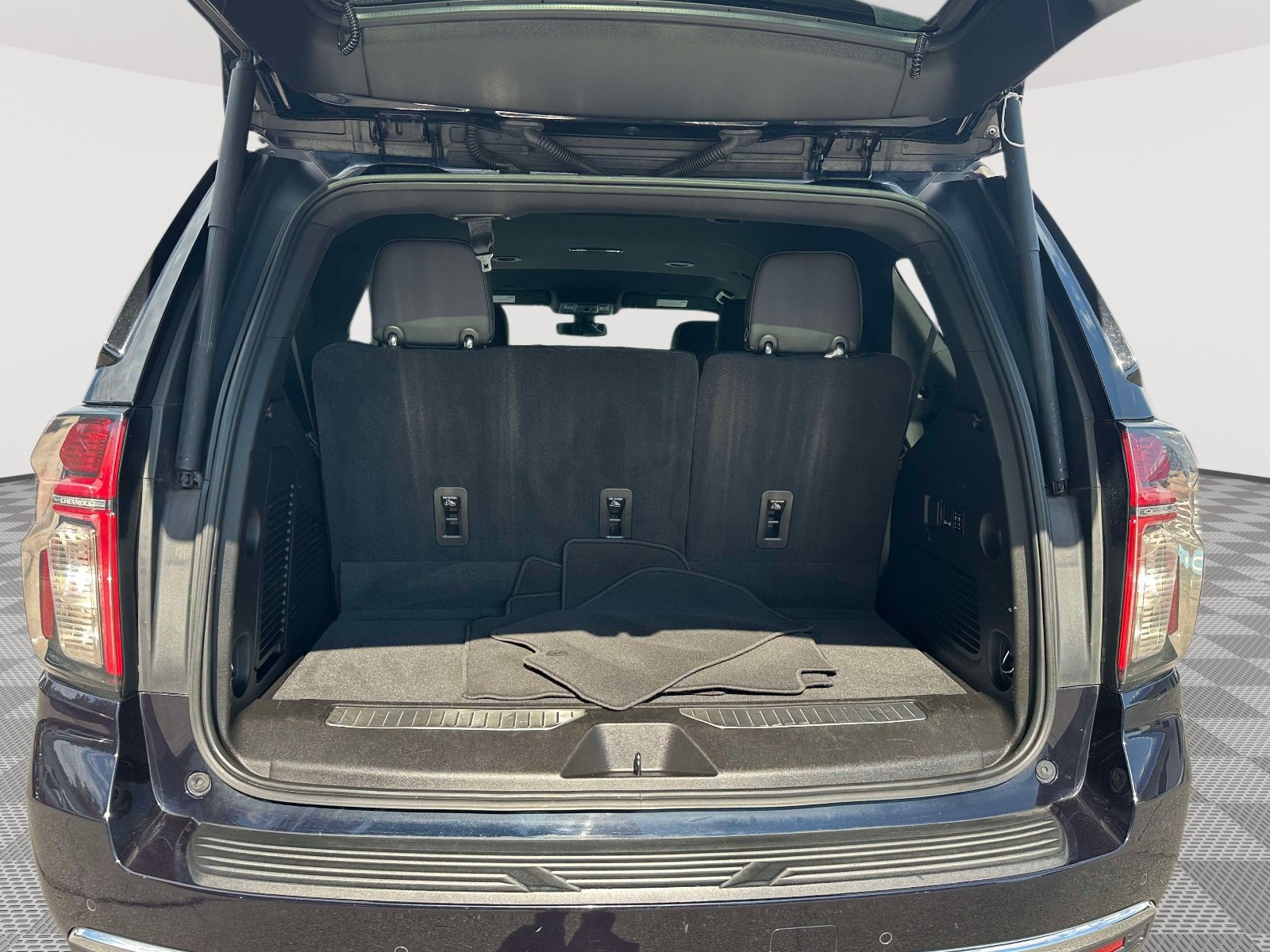 Used 2021 Chevrolet Tahoe Premier AWD/4WD image 36