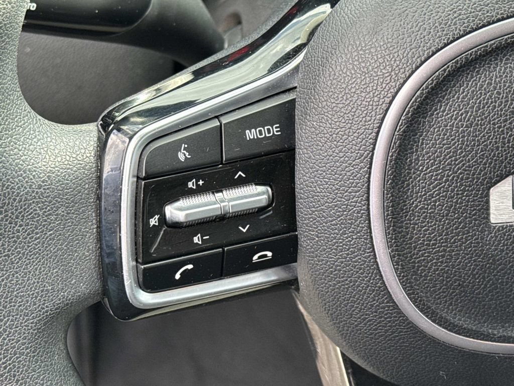 Used 2023 Kia Sorento LX FWD image 24