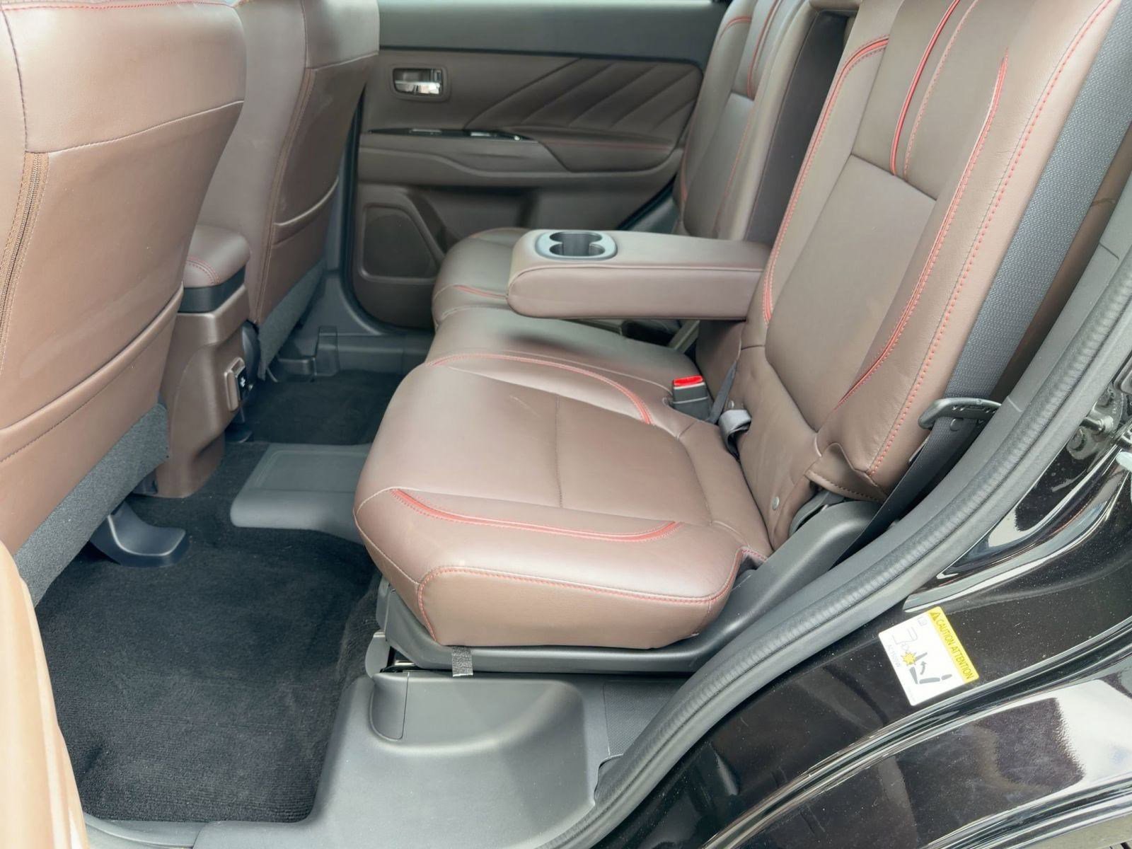 Used 2018 Mitsubishi Outlander SEL image 12