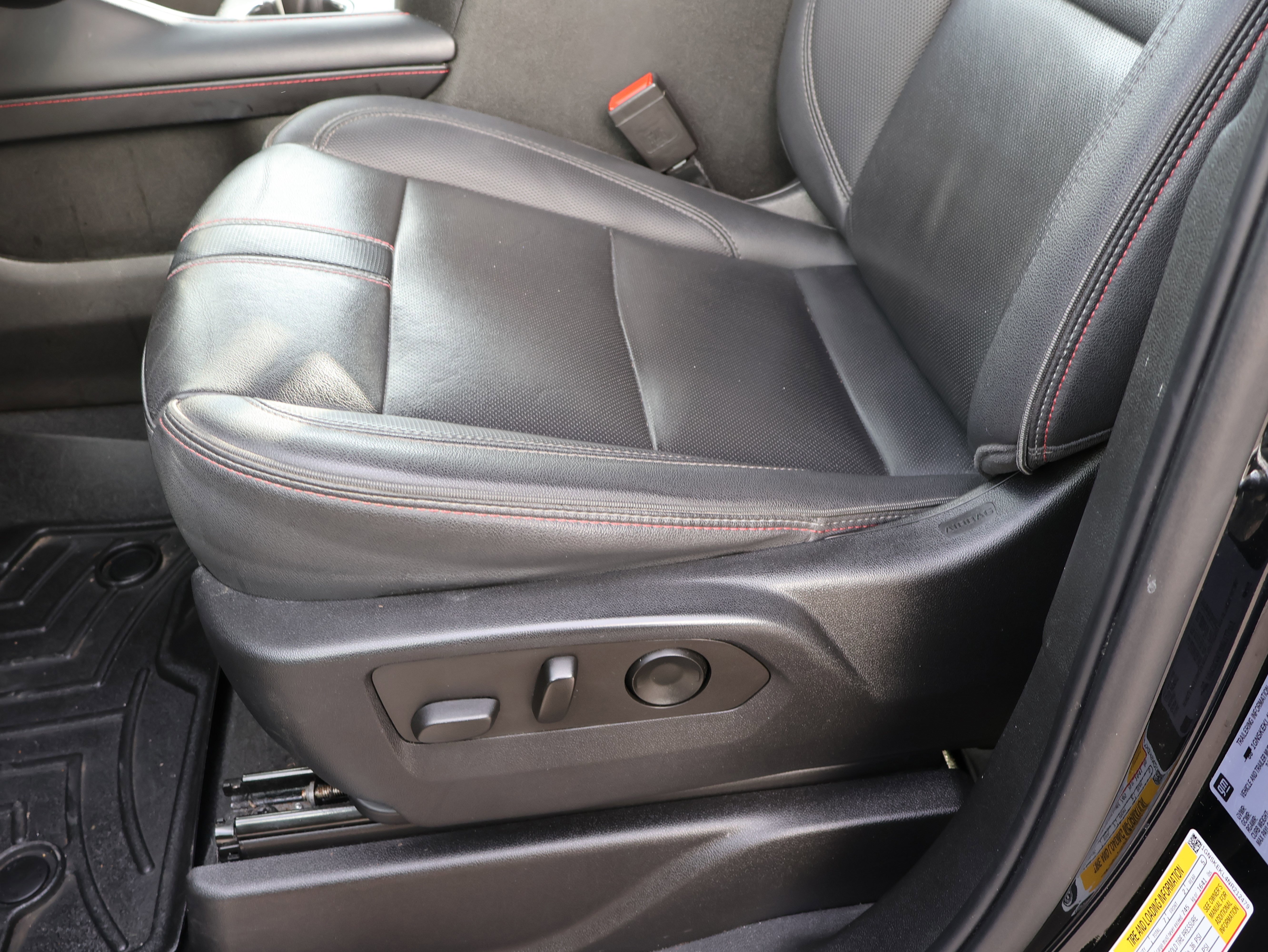 Used 2022 Chevrolet Suburban RST w/ Sport Performance Package AWD/4WD image 39