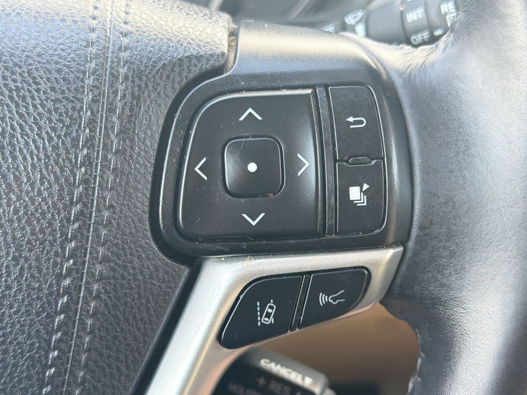 Used 2019 Toyota Highlander XLE image 26