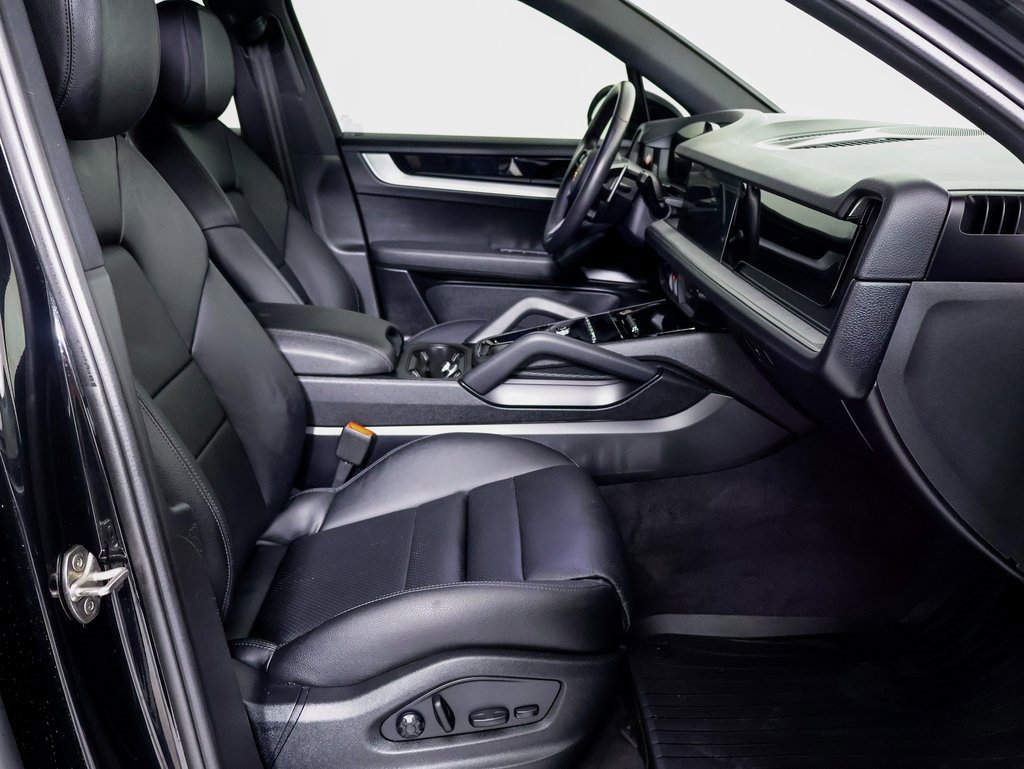 Certified 2024 Porsche Cayenne image 8