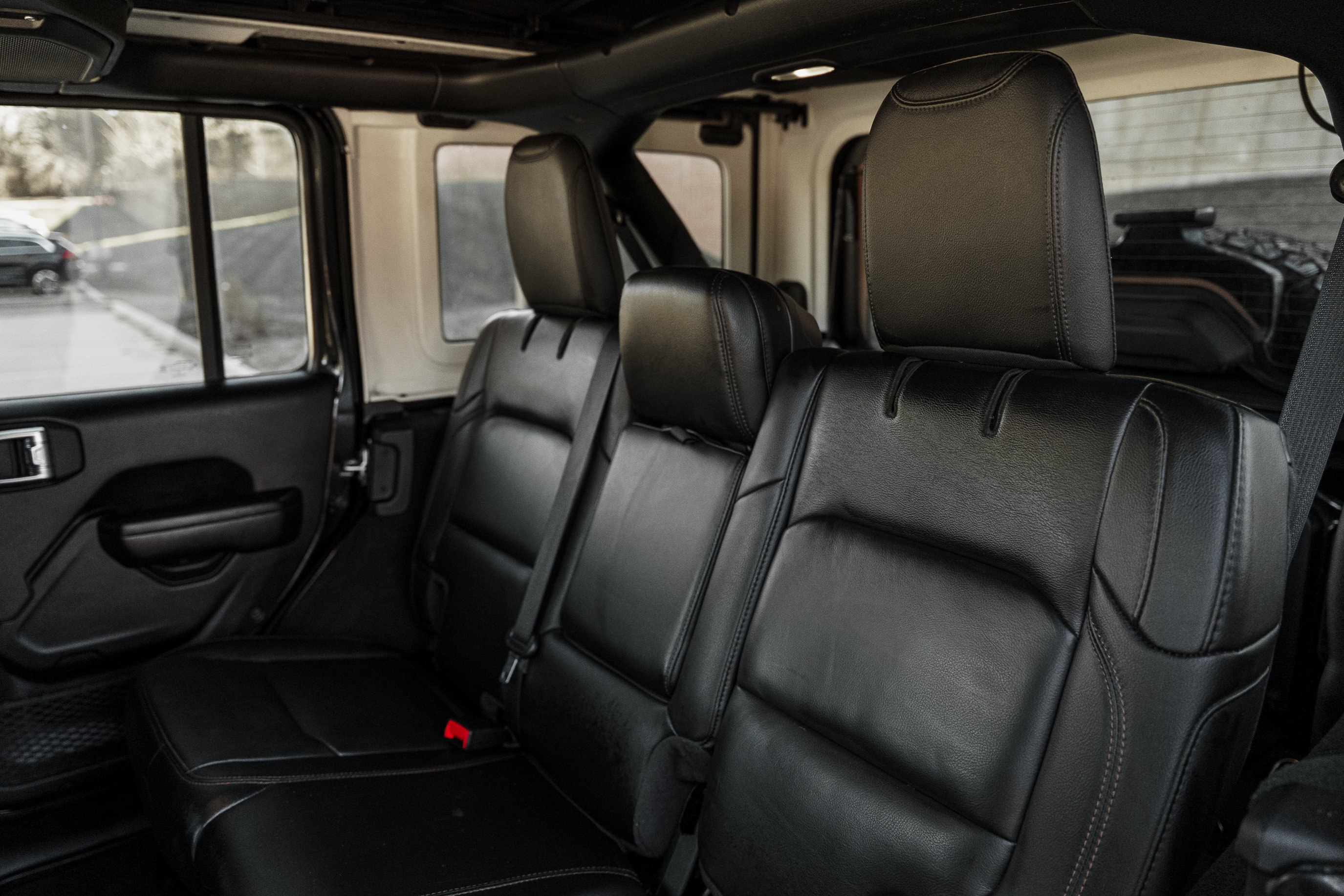 Used 2021 Jeep Wrangler Unlimited Rubicon w/ Xtreme Recon 35" Tire Package AWD/4WD image 24