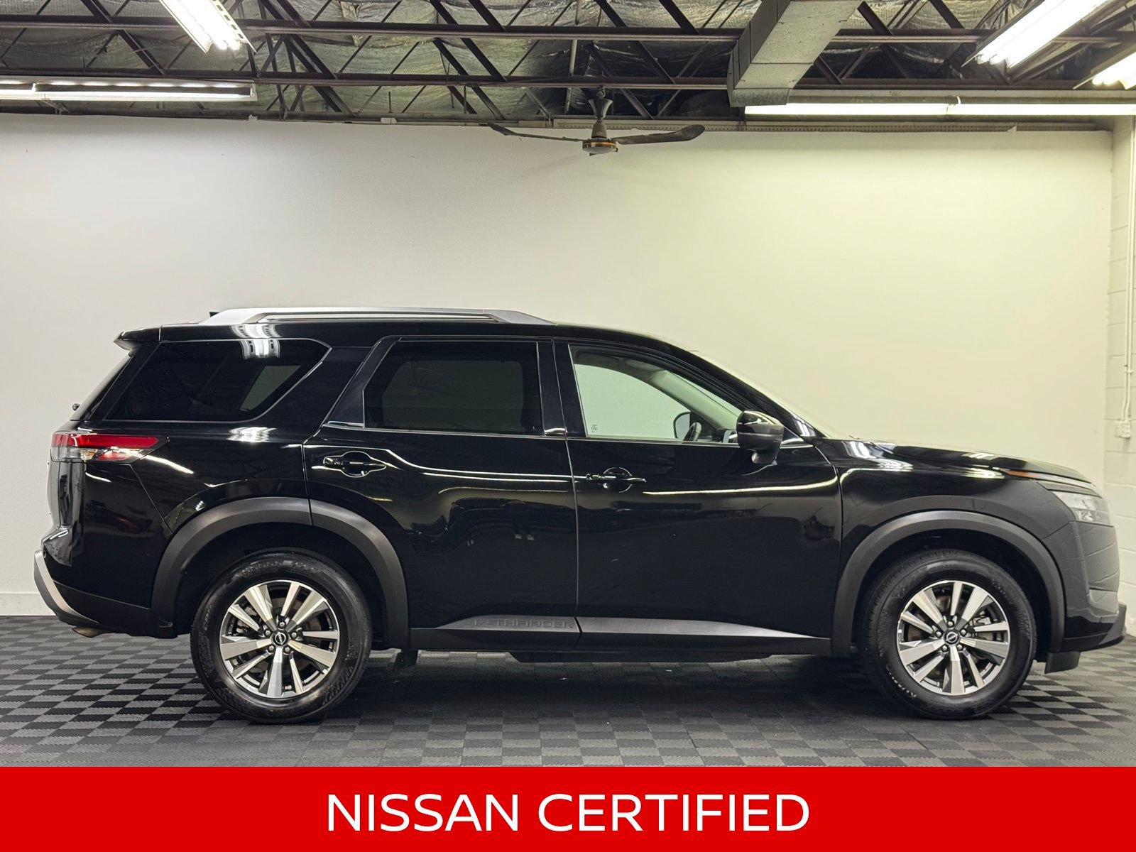Certified 2025 Nissan Pathfinder SL AWD/4WD image 5