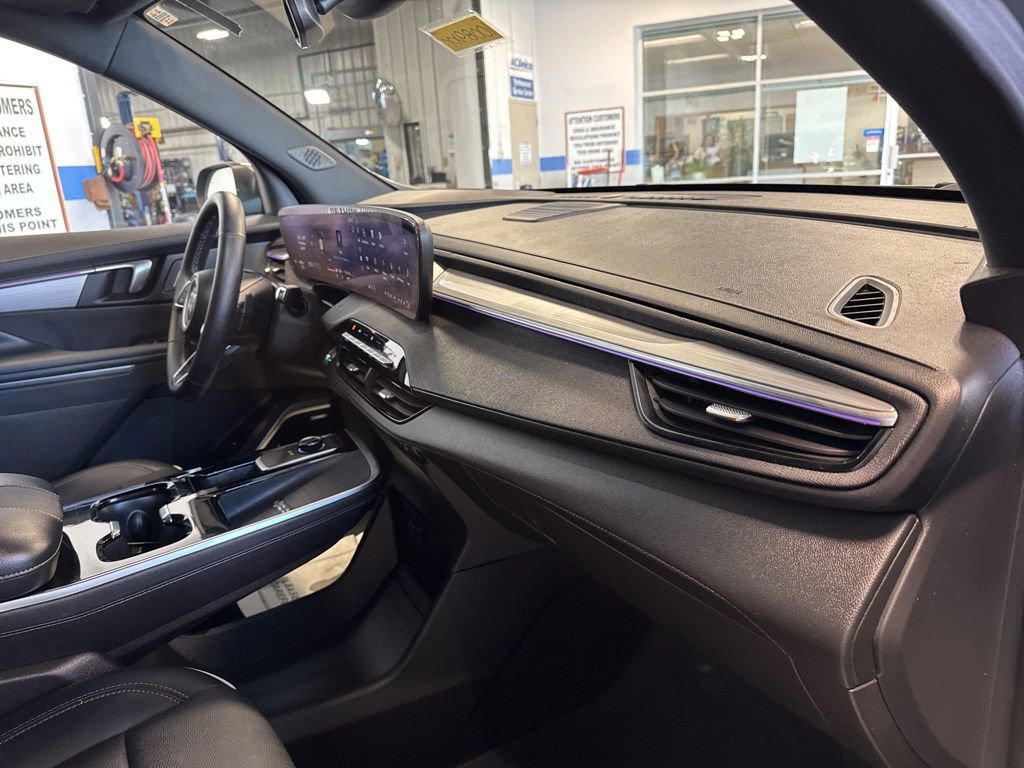 Used 2025 Buick Enclave Preferred AWD/4WD image 35