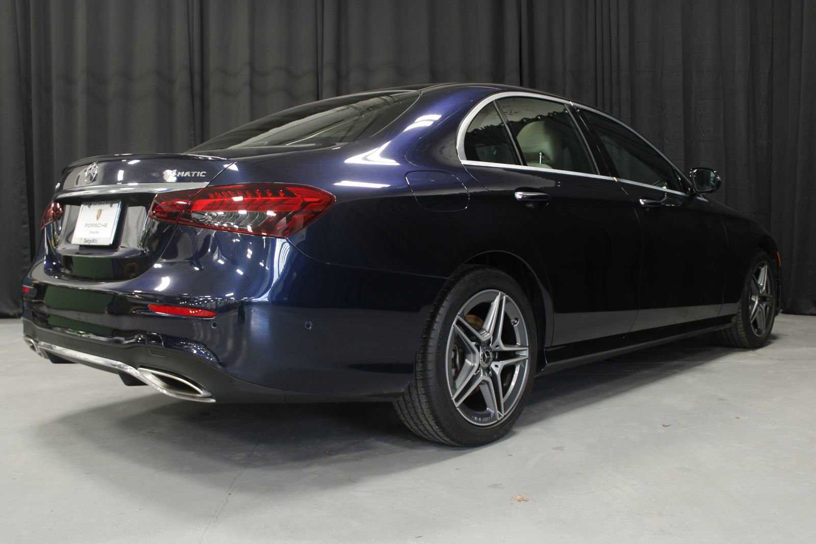 Used 2022 Mercedes-Benz E 350 4MATIC Sedan image 3