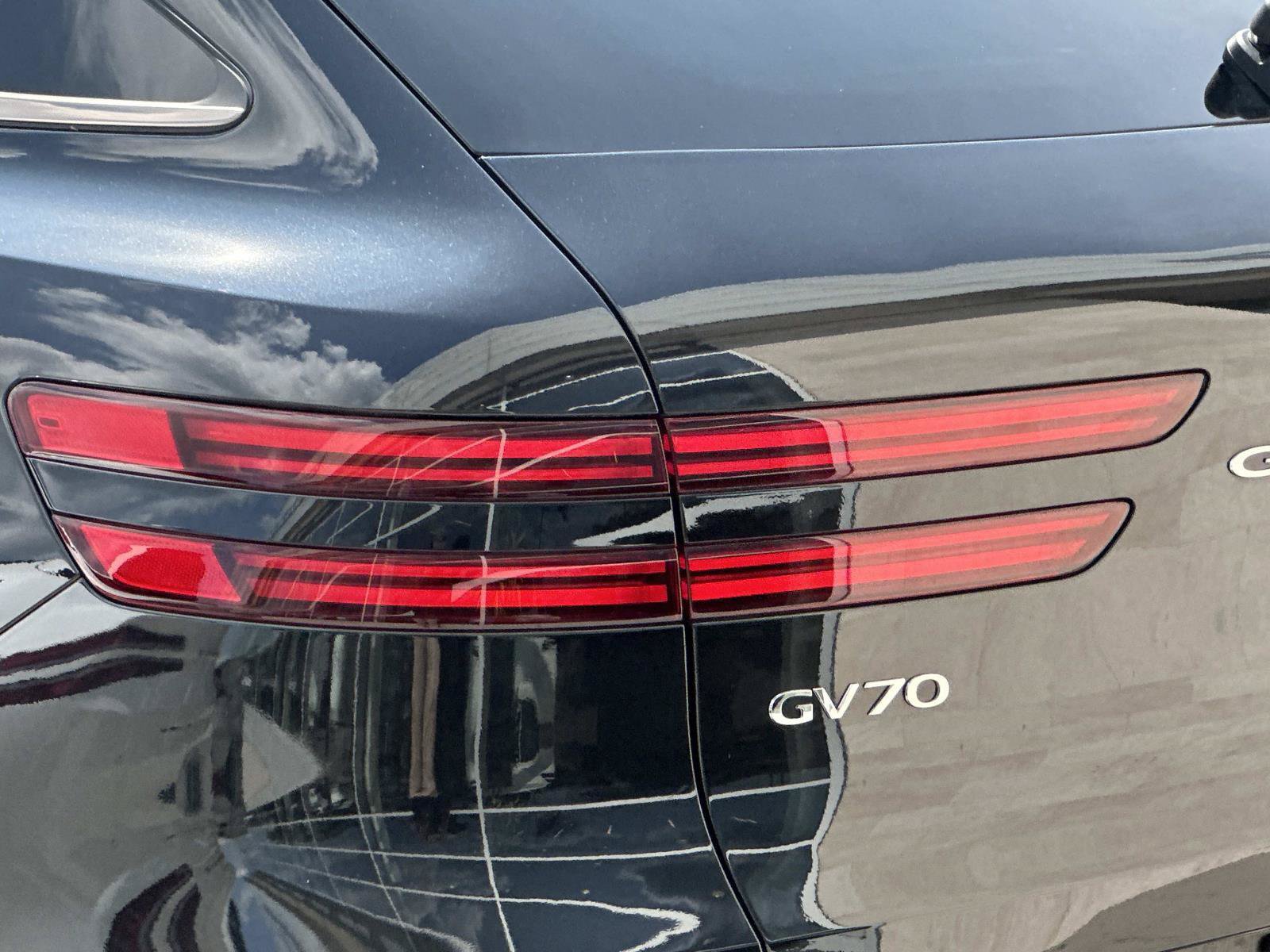 Used 2025 Genesis GV70 2.5T w/ Sport Prestige Package AWD/4WD image 8