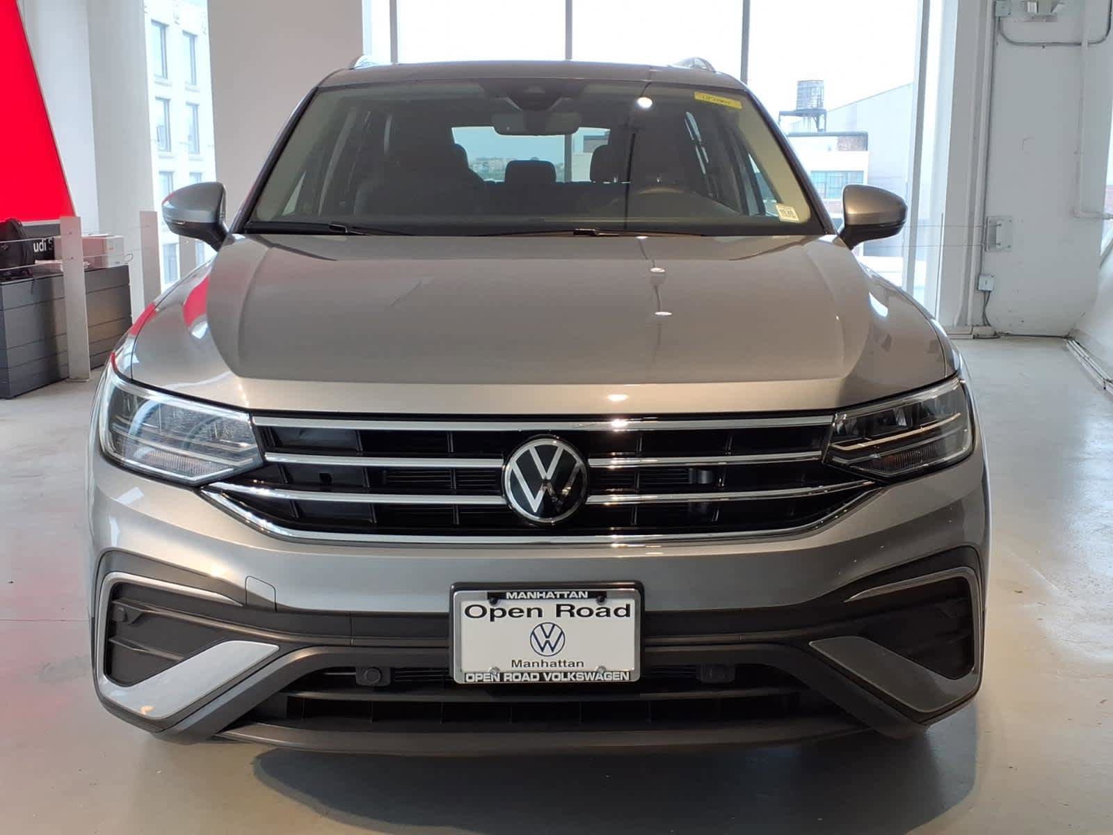 Used 2022 Volkswagen Tiguan SE AWD/4WD image 2