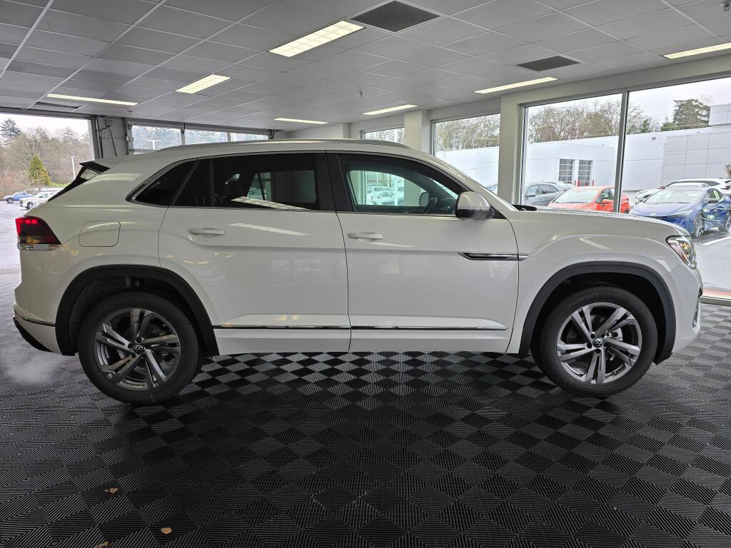 New 2024 Volkswagen Atlas Cross Sport SEL R-Line AWD/4WD image 2