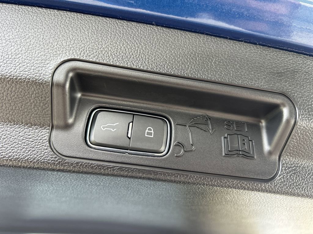 Used 2022 Ford Explorer Limited w/ Limited Technology Package image 12