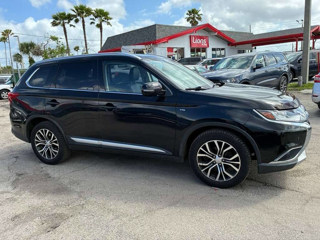 Used 2017 Mitsubishi Outlander GT image 7