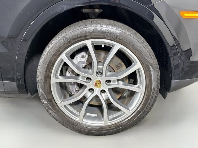 Used 2023 Porsche Cayenne w/ Premium Package AWD/4WD image 30