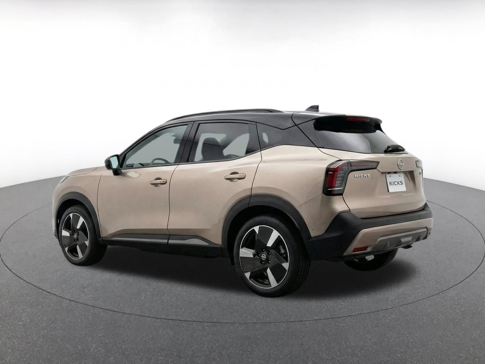 Used 2026 Nissan Kicks SR FWD image 7