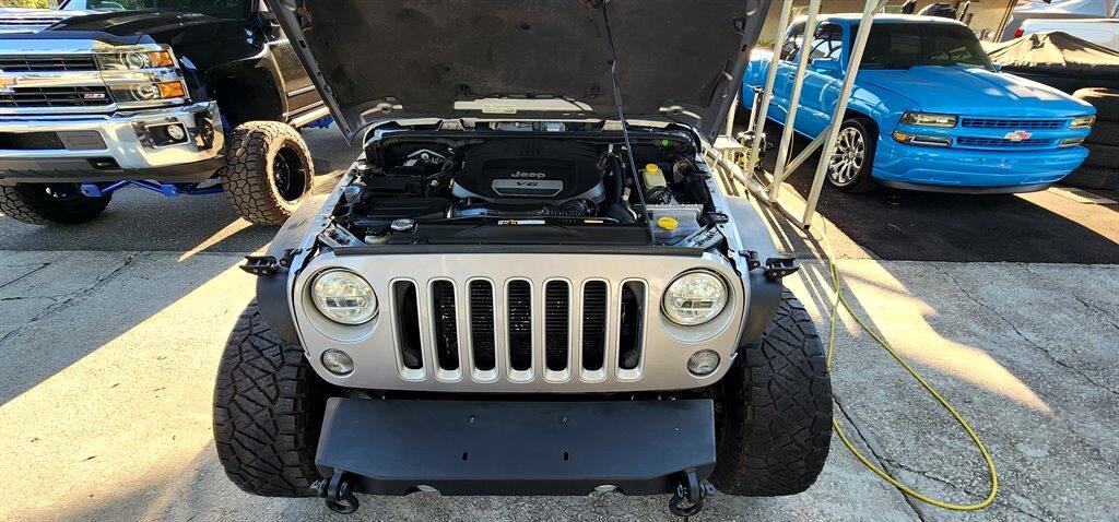 Used 2016 Jeep Wrangler Unlimited Sahara w/ Connectivity Group image 19