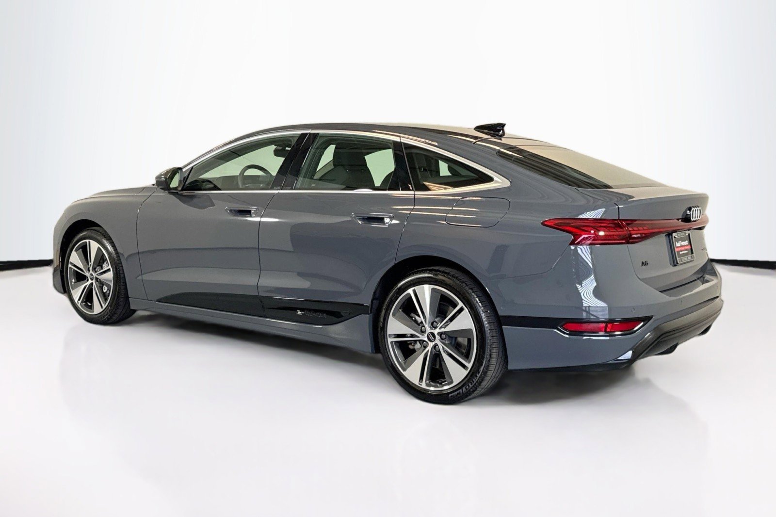 Used 2025 Audi A6 e-tron Premium Plus w/ Premium Plus image 7