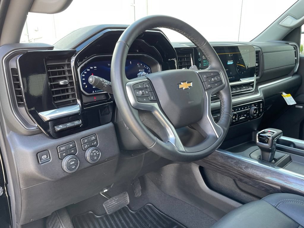 New 2026 Chevrolet Silverado 1500 LTZ w/ Technology Package AWD/4WD image 9