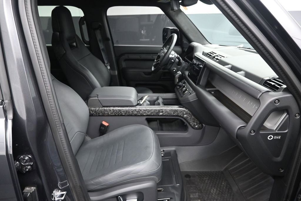 Used 2025 Land Rover Defender 110 AWD/4WD image 38