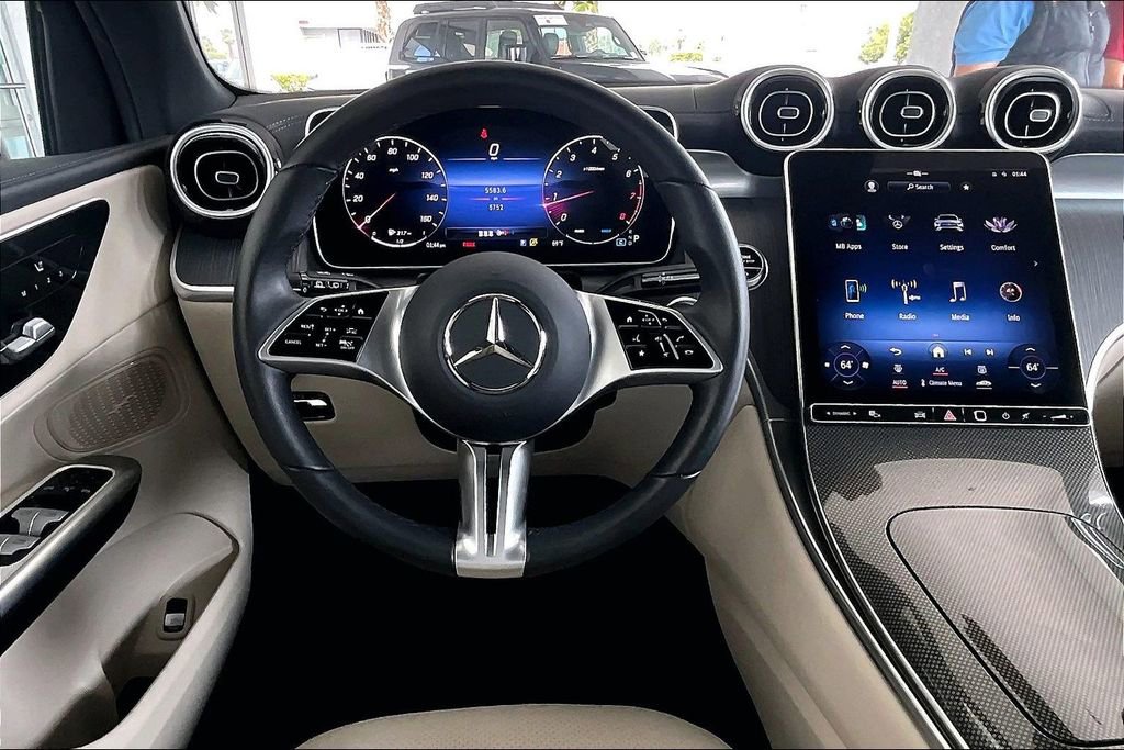 Used 2024 Mercedes-Benz GLC 300 image 8