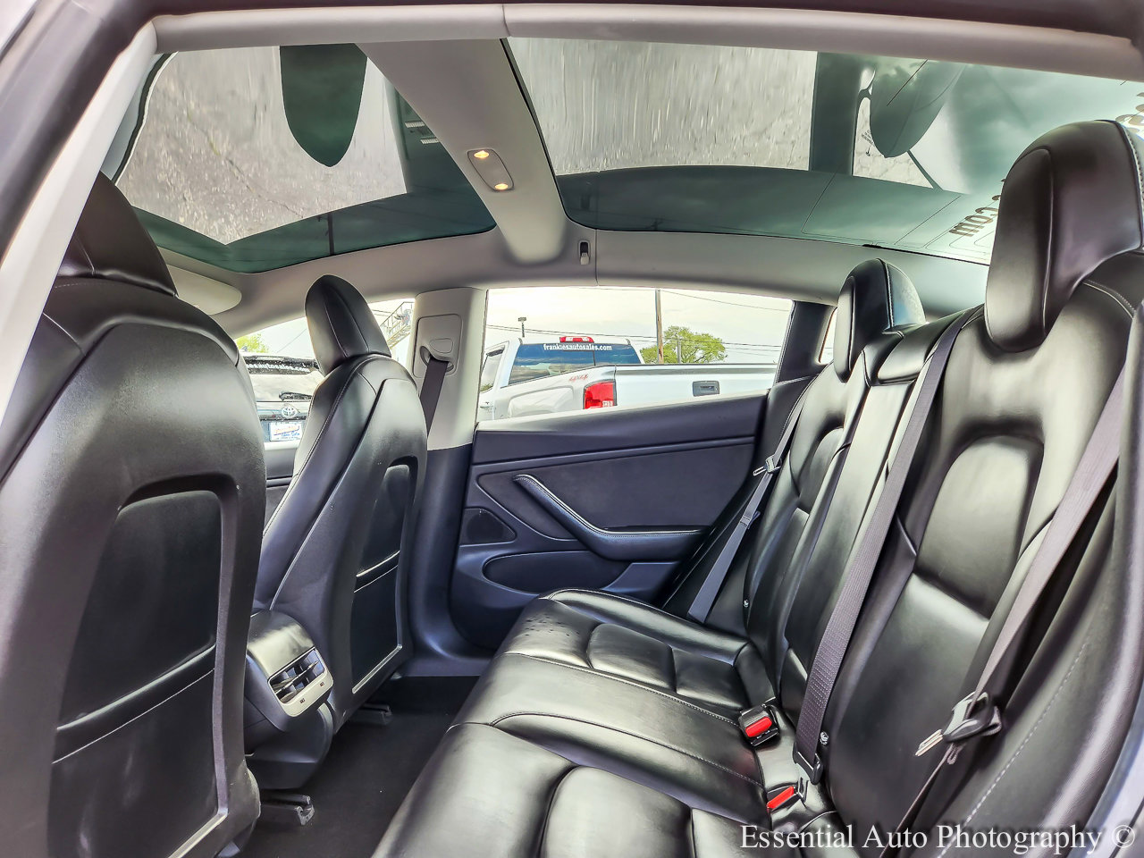Used 2018 Tesla Model 3 Long Range RWD image 11