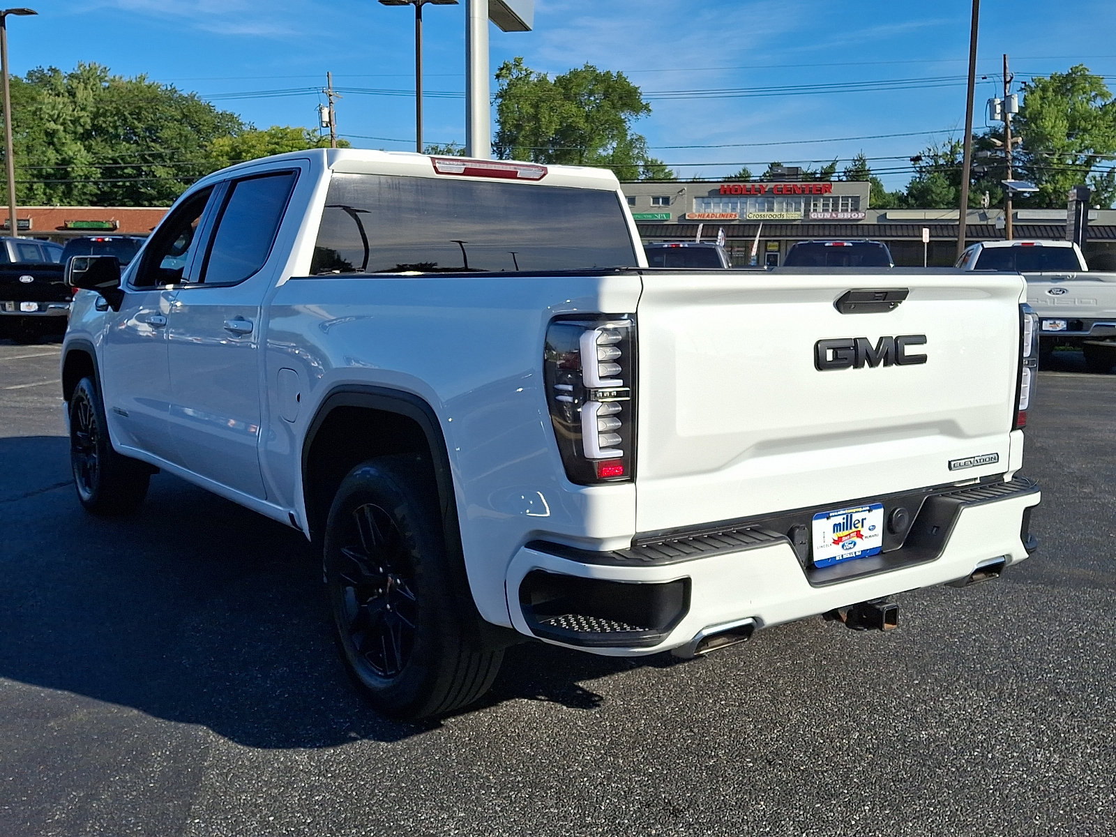 Used 2021 GMC Sierra 1500 Elevation w/ X31 Off-Road Package AWD/4WD image 4
