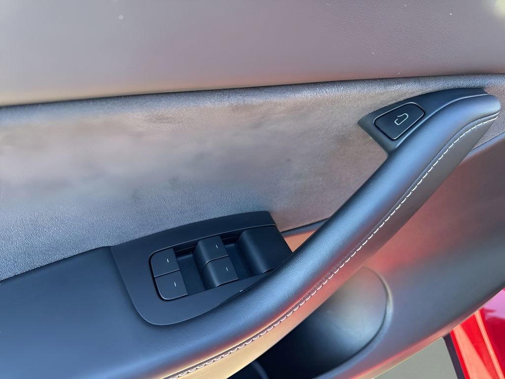 Used 2022 Tesla Model Y Performance image 28