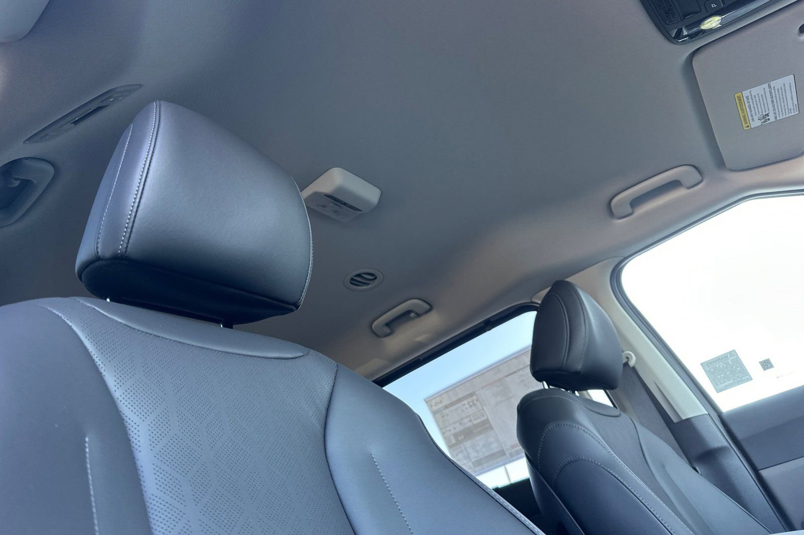 New 2026 Kia Carnival EX image 18