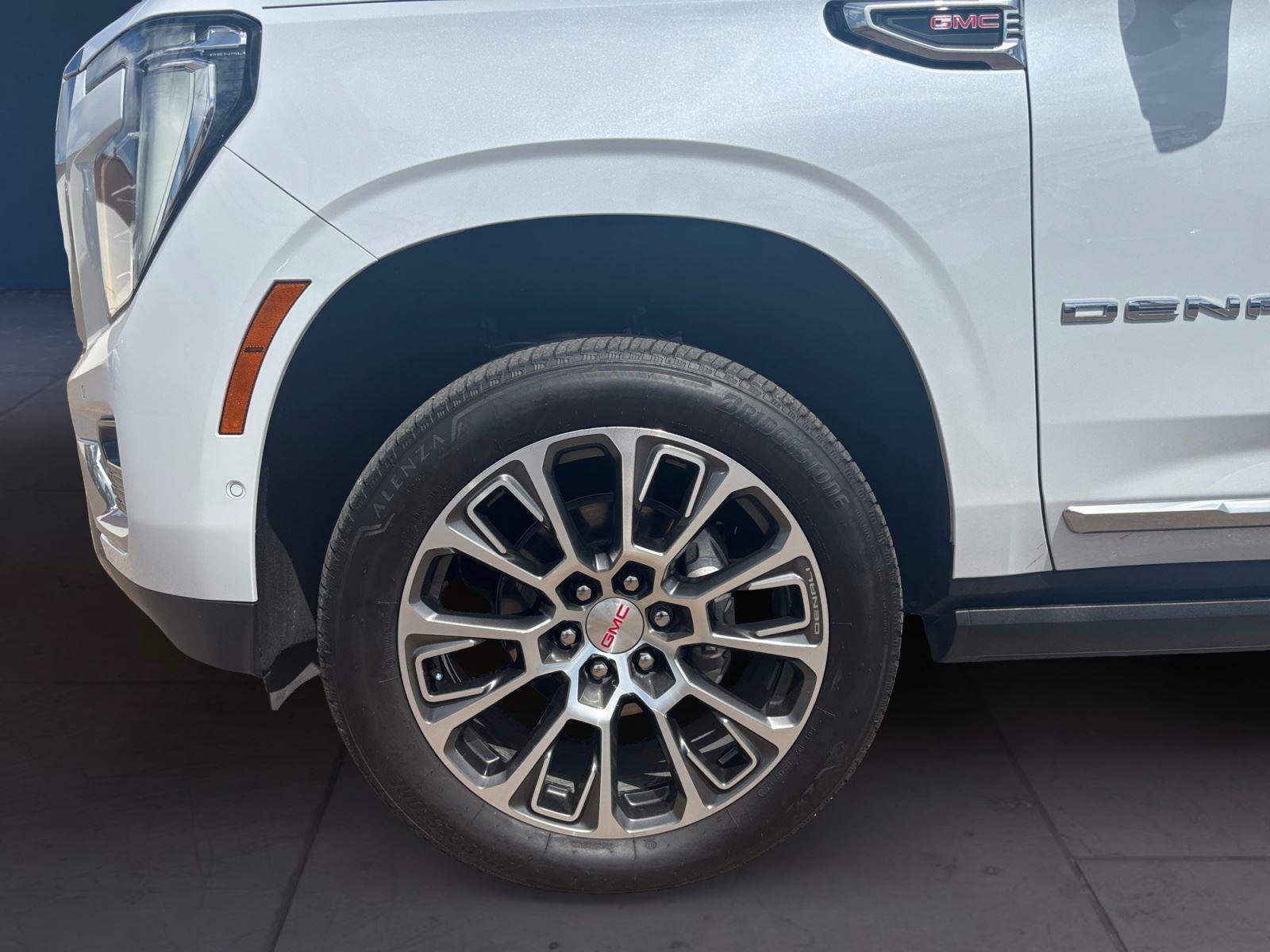 Used 2026 GMC Yukon XL Denali w/ Denali Reserve Package AWD/4WD image 14