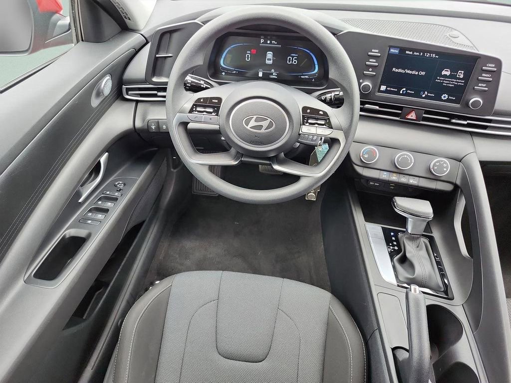 Certified 2024 Hyundai Elantra SE FWD image 16