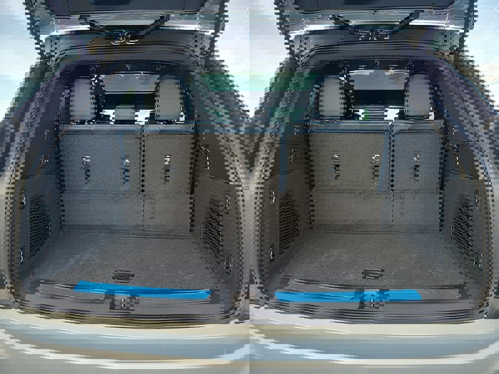 New 2025 Cadillac Escalade IQ Luxury 2 image 18